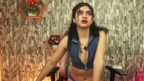 Salom independent model online show from August 4, 2026, 9:06 pm