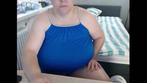 Sweetboobs85h online show from October 14, 2025, 7:42 am