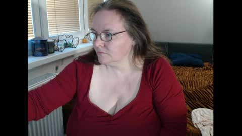 Sweetboobs85h online show from April 29, 2026, 5:41 pm