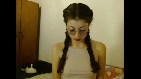 sweetcalm_ online show from April 27, 2026, 3:37 am