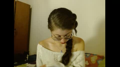 sweetcalm_ online show from May 4, 2026, 3:57 am