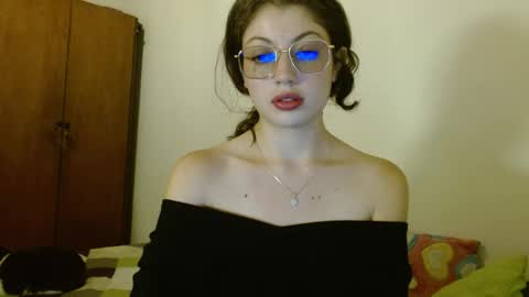 sweetcalm_ online show from June 5, 2026, 3:46 am