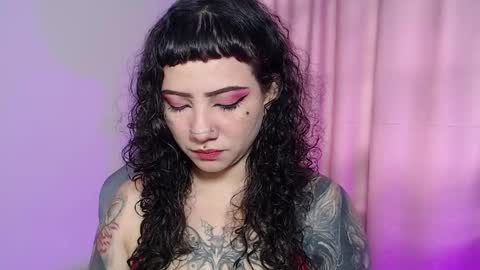      Independent model online show from June 2, 2026, 2:08 pm