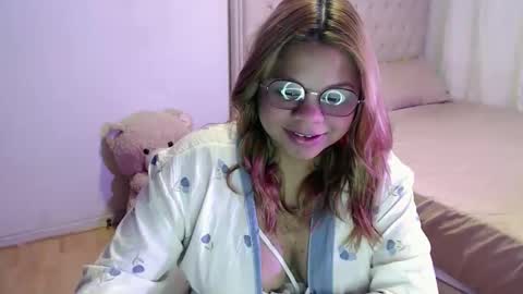 Snapshot of sweetcristalh chatting on November 11, 2025, 5:35 pm Cristal online show from November 11, 2025, 5:35 pm