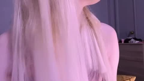 Snapshot of sweetcrystalll chatting on July 17, 2026, 10:36 pm sweetcrystalll online show from July 17, 2026, 10:36 pm