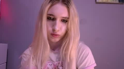 Snapshot of sweetcrystalll chatting on August 2, 2026, 12:31 am sweetcrystalll online show from August 2, 2026, 12:31 am