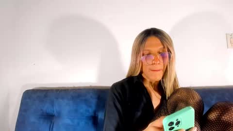 Snapshot of sweetdesaire chatting on February 16, 2025, 9:05 pm Amelia online show from February 16, 2025, 9:05 pm