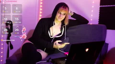 Snapshot of sweetemmarose chatting on January 9, 2026, 4:26 am Emma online show from January 9, 2026, 4:26 am