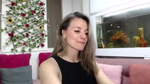 Snapshot of sweetfantasyy69 chatting on October 10, 2025, 4:11 am sweef online show from October 10, 2025, 4:11 am