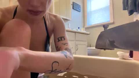 sweetgirlls online show from January 13, 2026, 8:47 pm