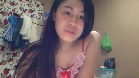 Snapshot of sweetgirllucy24xx chatting on April 11, 2026, 5:28 pm sweetgirllucy24xx online show from April 11, 2026, 5:28 pm