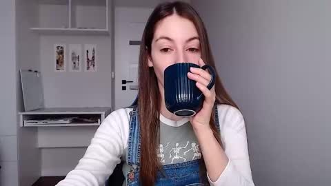 Snapshot of sweetheart_77 chatting on December 3, 2025, 8:56 am Emma online show from December 3, 2025, 8:56 am