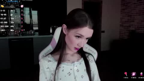 Snapshot of sweetiebones chatting on February 7, 2025, 3:34 am bratty gf online show from February 7, 2025, 3:34 am