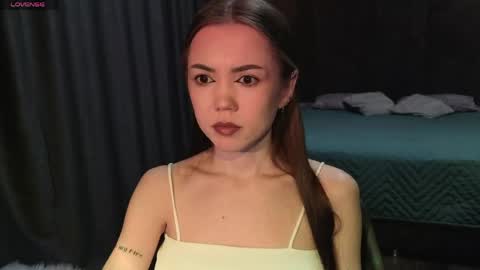sweetieee_kira online show from April 23, 2026, 3:19 am