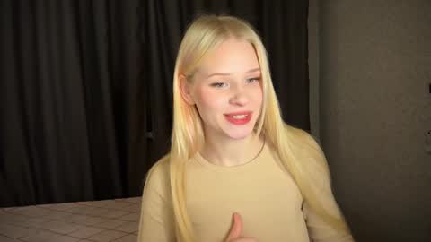 sweetie Lisa3 online show from January 2, 2025, 2:13 pm