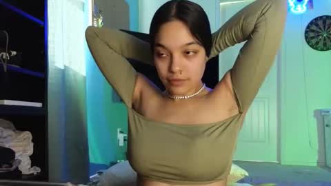 Snapshot of sweetieslikebutter chatting on November 13, 2025, 5:56 pm Blu Sweets online show from November 13, 2025, 5:56 pm