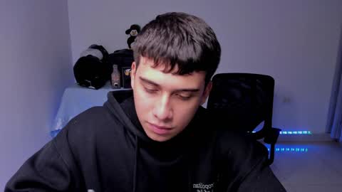 Snapshot of sweetlian_04 chatting on December 11, 2024, 10:03 am Lian online show from December 11, 2024, 10:03 am