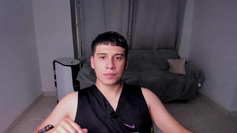 Snapshot of sweetlian_04 chatting on February 9, 2025, 3:32 am Lian online show from February 9, 2025, 3:32 am