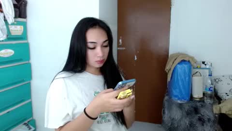 Snapshot of sweetlilly_18 chatting on December 11, 2024, 6:31 pm Lilly online show from December 11, 2024, 6:31 pm