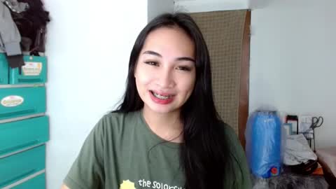 Snapshot of sweetlilly_18 chatting on December 14, 2024, 5:25 pm Lilly online show from December 14, 2024, 5:25 pm