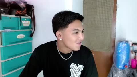 Snapshot of sweetlilly_18 chatting on December 15, 2024, 2:27 pm Lilly online show from December 15, 2024, 2:27 pm