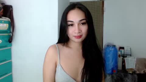 Snapshot of sweetlilly_18 chatting on December 15, 2024, 6:26 pm Lilly online show from December 15, 2024, 6:26 pm