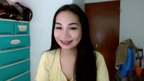 Snapshot of sweetlilly_18 chatting on December 16, 2024, 5:54 pm Lilly online show from December 16, 2024, 5:54 pm