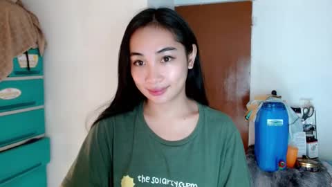 Snapshot of sweetlilly_18 chatting on January 5, 2025, 3:22 am Lilly online show from January 5, 2025, 3:22 am