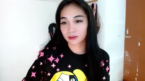 Snapshot of sweetlilly_18 chatting on February 19, 2025, 12:00 pm Lilly online show from February 19, 2025, 12:00 pm