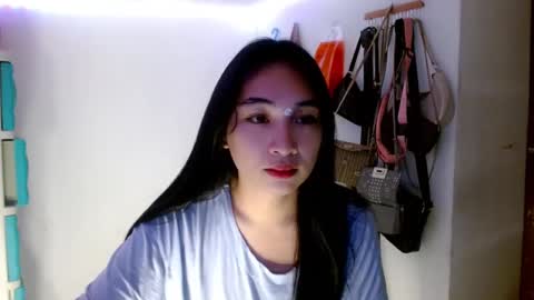 Snapshot of sweetlilly_18 chatting on March 10, 2025, 12:40 am Lilly online show from March 10, 2025, 12:40 am