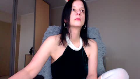 JenJenny online show from December 18, 2024, 9:36 am