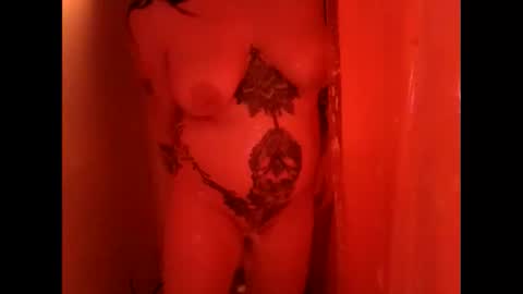 Snapshot of sweetlovebox chatting on February 4, 2025, 7:22 pm Jesrotika online show from February 4, 2025, 7:22 pm