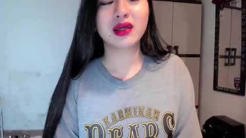 Snapshot of sweetlovepinay04 chatting on January 1, 2025, 5:33 pm Zoe online show from January 1, 2025, 5:33 pm