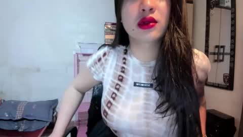 Snapshot of sweetlovepinay04 chatting on January 18, 2025, 11:00 pm Zoe online show from January 18, 2025, 11:00 pm