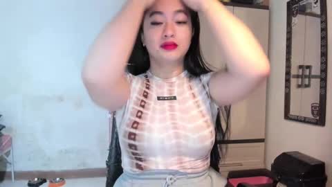 Snapshot of sweetlovepinay04 chatting on January 28, 2025, 12:57 am Zoe online show from January 28, 2025, 12:57 am