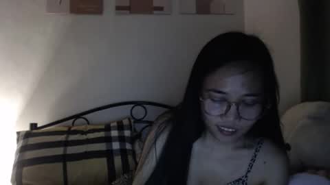 sweetmeeoowe_69 online show from March 18, 2026, 7:17 pm