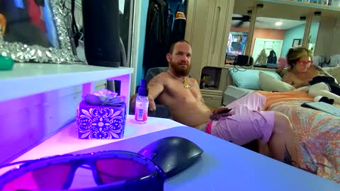 Snapshot of sweetnsexy95 chatting on February 18, 2025, 2:16 am WeAim2PZzz online show from February 18, 2025, 2:16 am