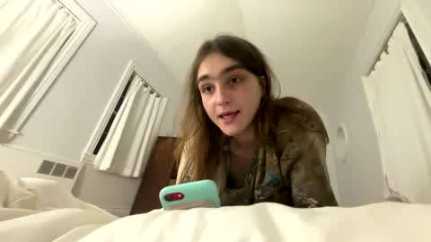 sweetpeach232323 online show from December 18, 2024, 2:53 am