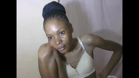 Snapshot of sweetpetite254 chatting on May 17, 2026, 2:53 am ESTHER online show from May 17, 2026, 2:53 am