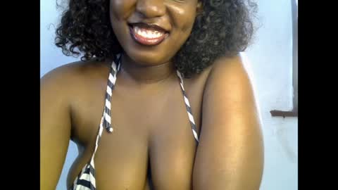 Snapshot of sweetpetitgirl chatting on May 11, 2026, 7:58 am LILY BRANDY online show from May 11, 2026, 7:58 am