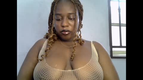 Snapshot of sweetpetitgirl chatting on May 18, 2026, 4:13 pm LILY BRANDY online show from May 18, 2026, 4:13 pm