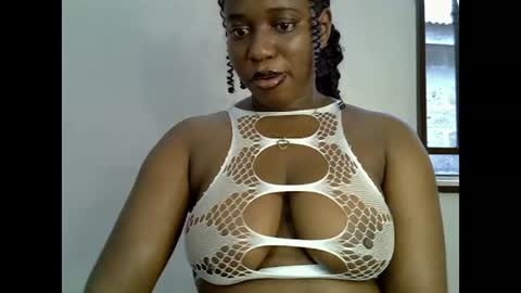 Snapshot of sweetpetitgirl chatting on June 13, 2026, 5:22 pm LILY BRANDY online show from June 13, 2026, 5:22 pm