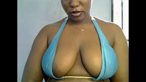 Snapshot of sweetpetitgirl chatting on June 20, 2026, 8:17 am LILY BRANDY online show from June 20, 2026, 8:17 am