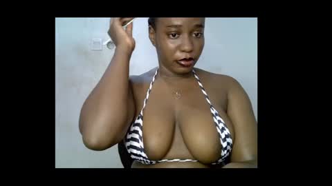 Snapshot of sweetpetitgirl chatting on June 21, 2026, 5:15 pm LILY BRANDY online show from June 21, 2026, 5:15 pm