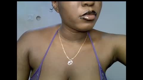 Snapshot of sweetpetitgirl chatting on July 5, 2026, 7:21 pm LILY BRANDY online show from July 5, 2026, 7:21 pm