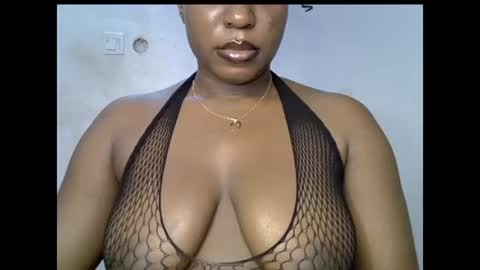 Snapshot of sweetpetitgirl chatting on July 7, 2026, 8:24 pm LILY BRANDY online show from July 7, 2026, 8:24 pm