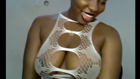 Snapshot of sweetpetitgirl chatting on July 10, 2026, 7:23 am LILY BRANDY online show from July 10, 2026, 7:23 am
