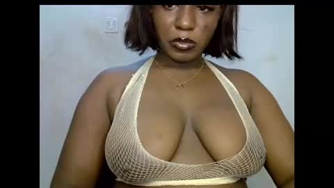 Snapshot of sweetpetitgirl chatting on July 22, 2026, 7:16 pm LILY BRANDY online show from July 22, 2026, 7:16 pm