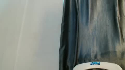 slim ivy online show from February 2, 2026, 5:00 pm