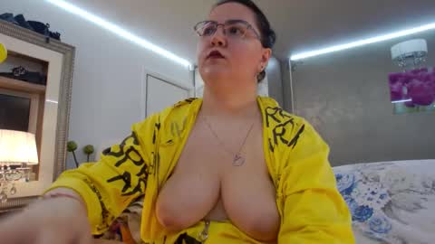 SweetRaisa online show from March 25, 2026, 3:07 pm